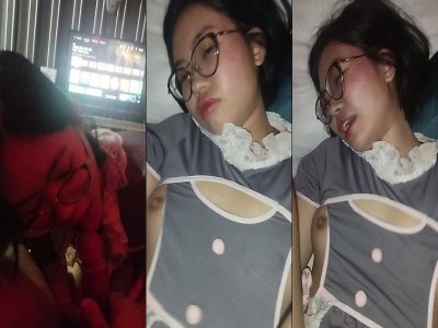 Em sinh viên kính cận dâm mặc quần xẻ đáy để anh chơi